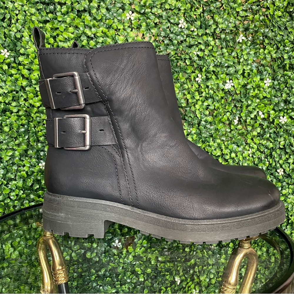 O01 Lucky Brand Candre Boots